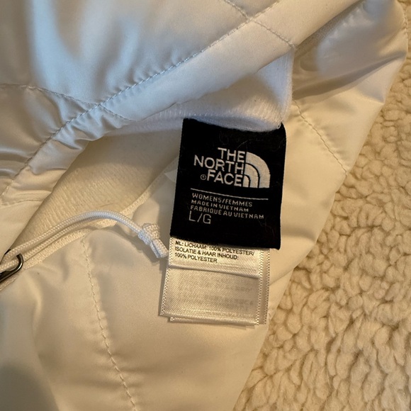 The North Face Women's White Quilted Vest - Picture 10 of 10